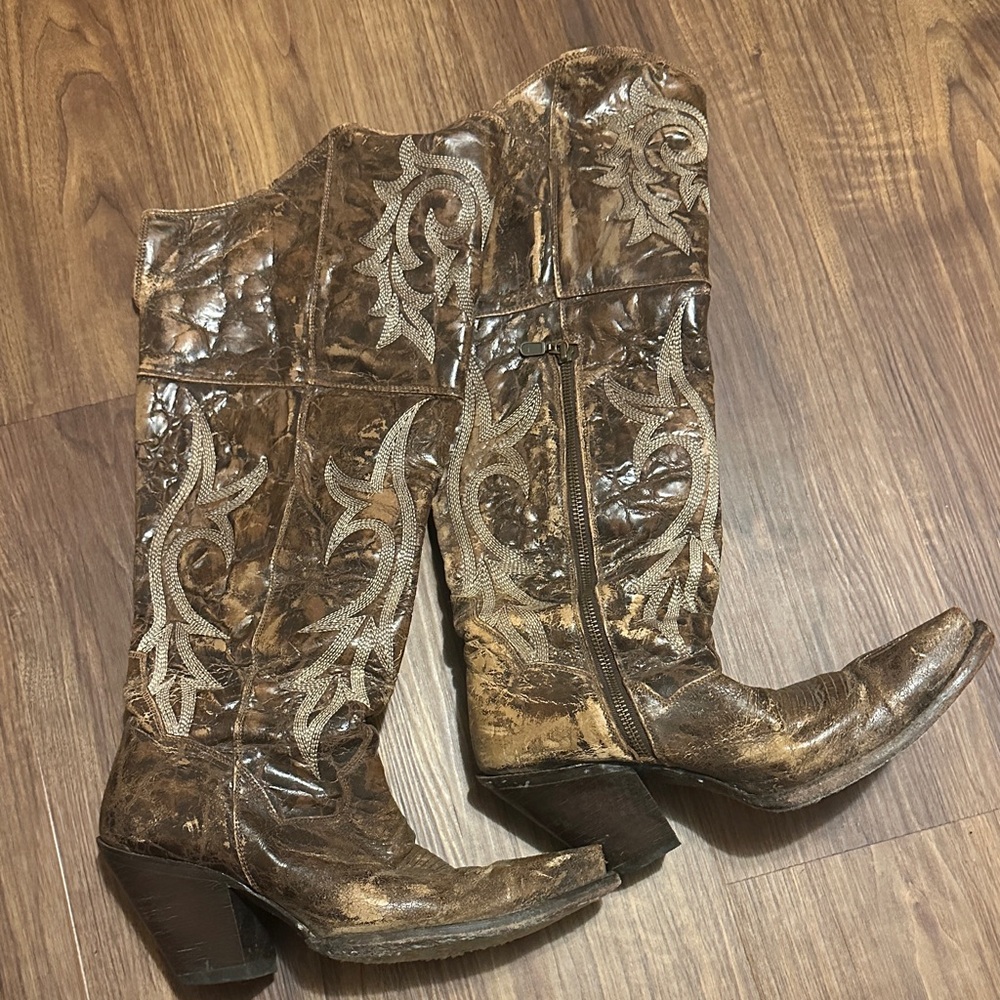 Dan post embroidered  Cowboy Boots